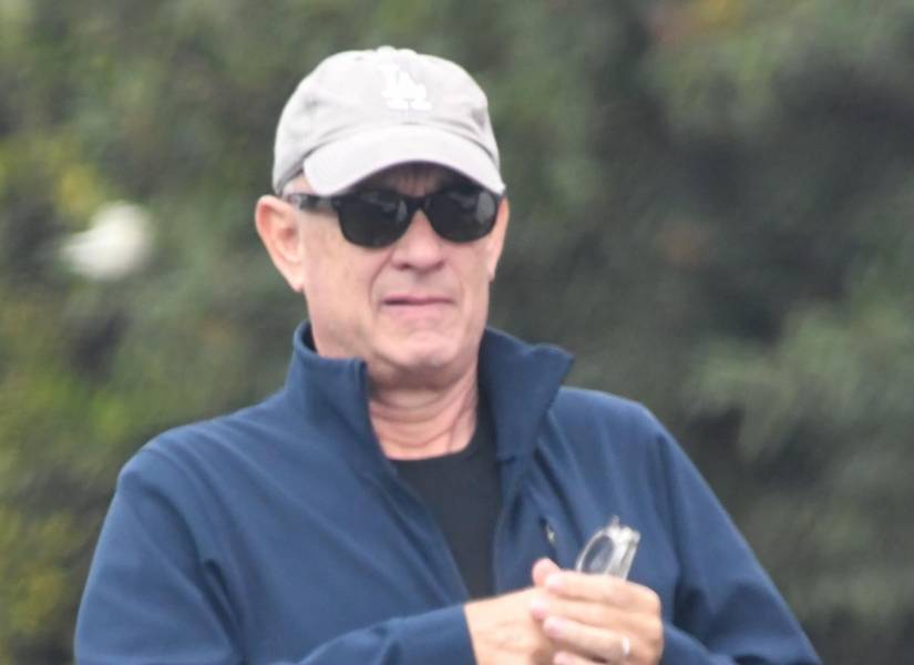 Archivo. Tom Hanks fue visto disfrutando de un día de paseo con su nieta Michaiah en Brentwood, California. Pictured: Tom Hanks, Michaiah