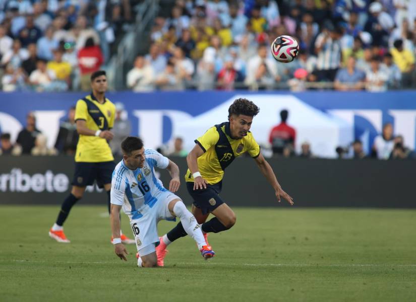 Jeremy Sarmiento reemplazó a Enner Valencia en el equipo titular para el amistoso ante Argentina.
