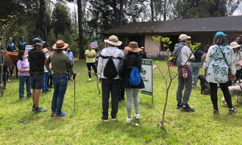 La gente que recorrió el parque se opone a que una parte sea tomada por comunero