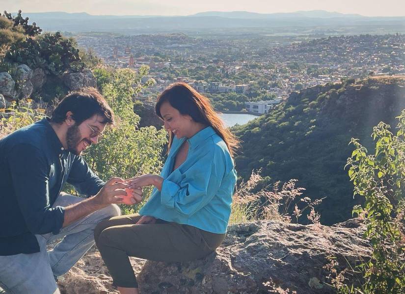 Jorge Ulloa le pidió matrimonio a Nataly Valencia en un mirador de San Miguel de Allende, México.