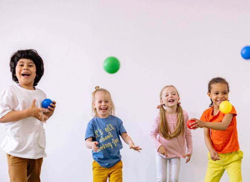 Imagen referencial: Niños felices jugando.