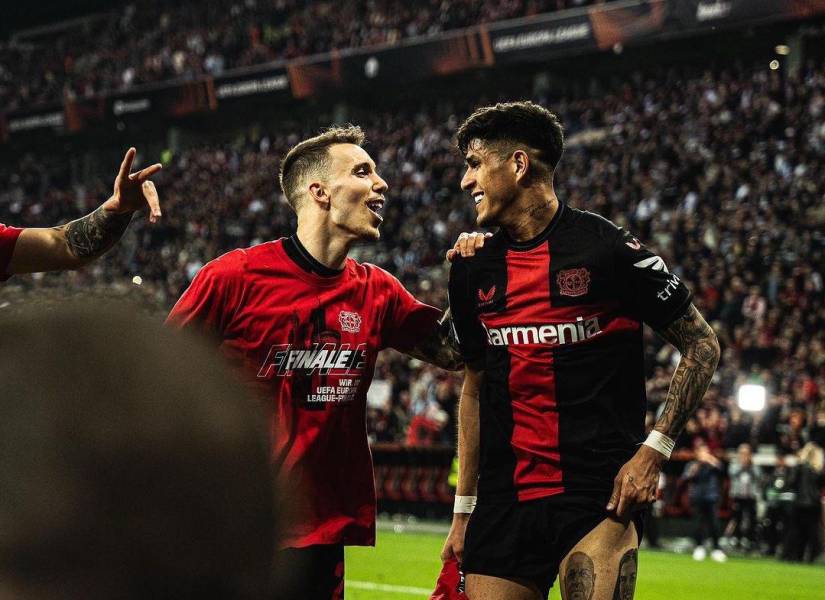 El Bayer Leverkusen de Piero Hincapié acumula 50 partidos sin perder en la temporada.