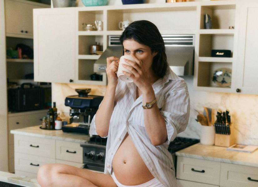 Alexandra Daddario revela su embarazo de su primer hijo