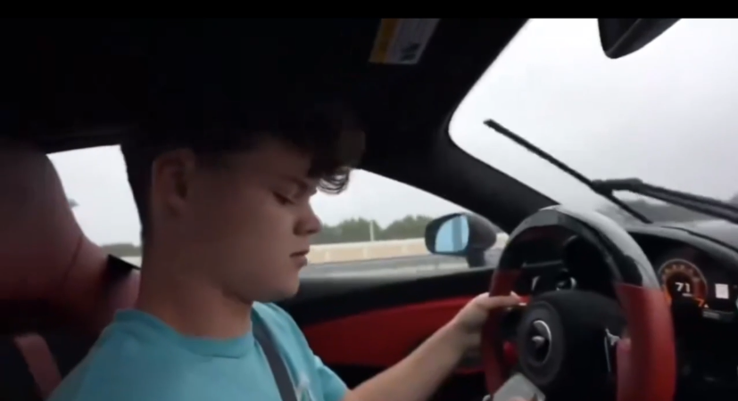 VIDEO | Un youtuber sufre accidente automovilístico mientras transmitía en vivo