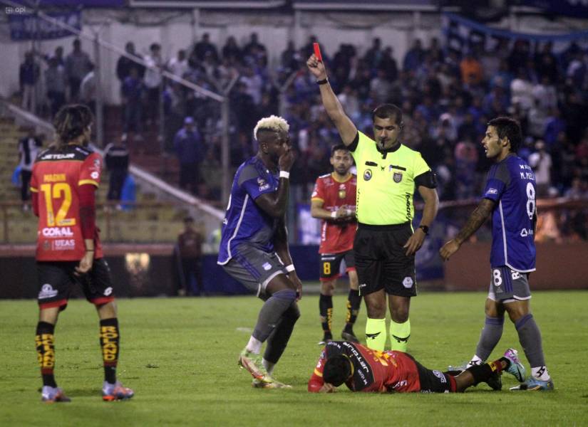 Joao Quiñónez salió expulsado en el único partido que jugó en este 2024.