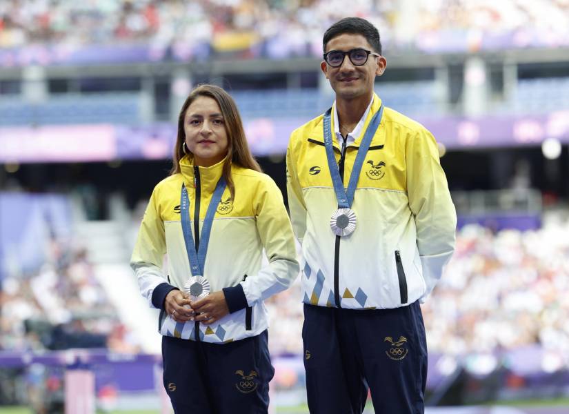 Glenda Morejón y Daniel Pintado en la premiación de los Juegos Olímpicos 2024