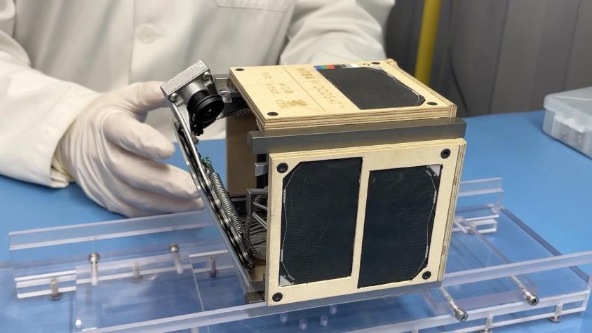 El primer satélite de madera listo para desafiar el espacio