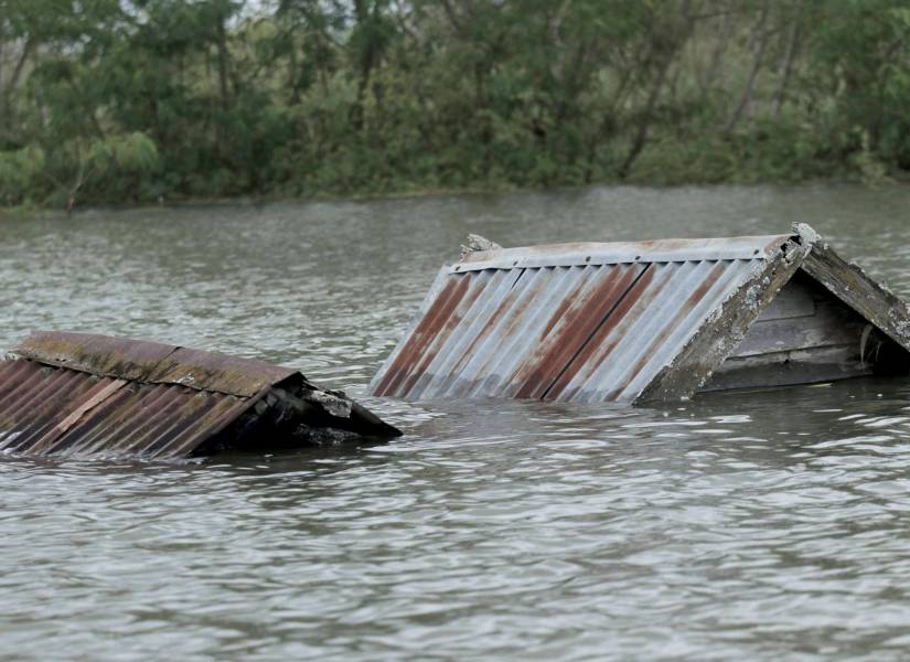 Casas sumergidas por las inundaciones en Birmania.