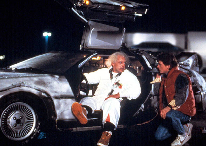 El futuro llegó: Marty McFly y el Doc Brown aterrizan en su DeLorean