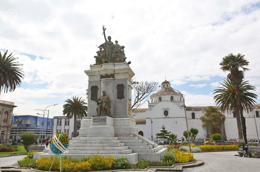 Latacunga conmemora el bicentenario de su independencia