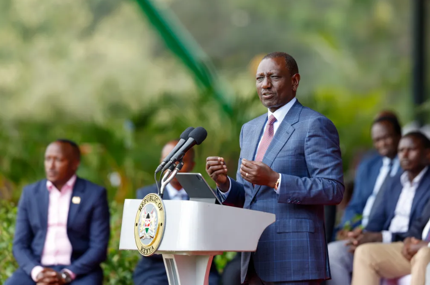 El presidente de Kenia disuelve el gobierno en respuesta a las protestas