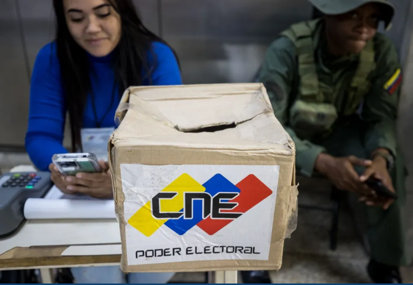 Personal del Consejo Nacional Electoral (CNE)