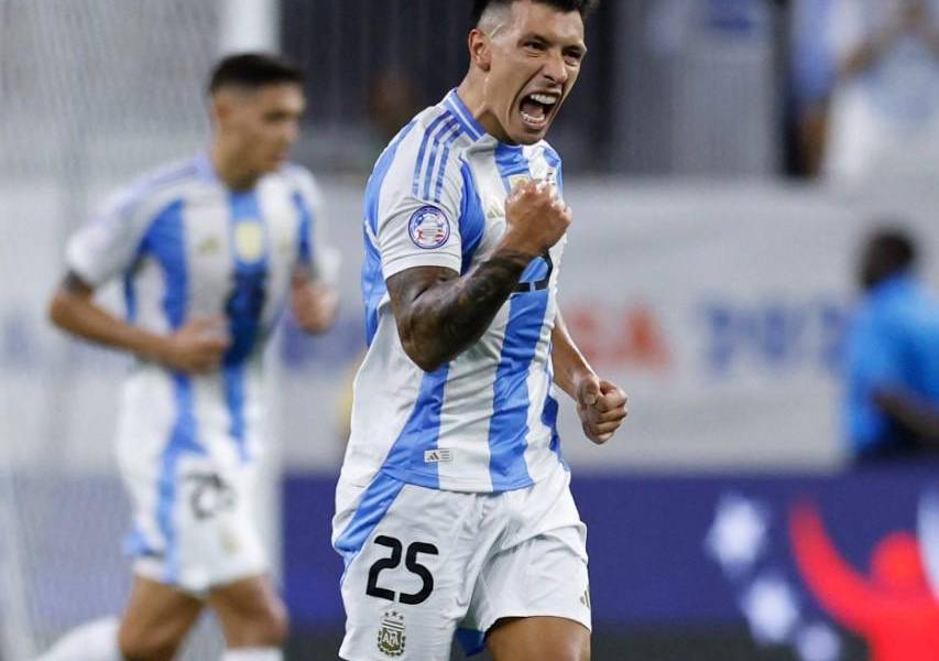 NOS CONFIAMOS | Lisandro Martínez anota el 1-0 para Argentina