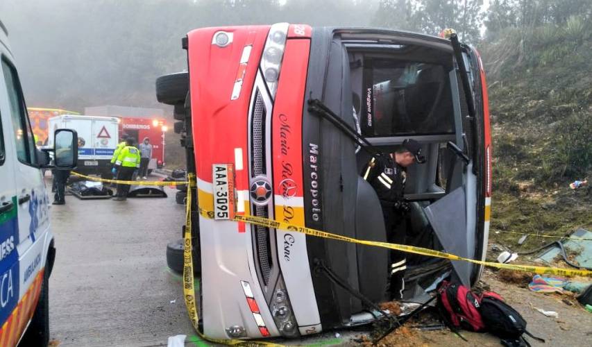 11 muertos por accidente en vía CuencaLoja