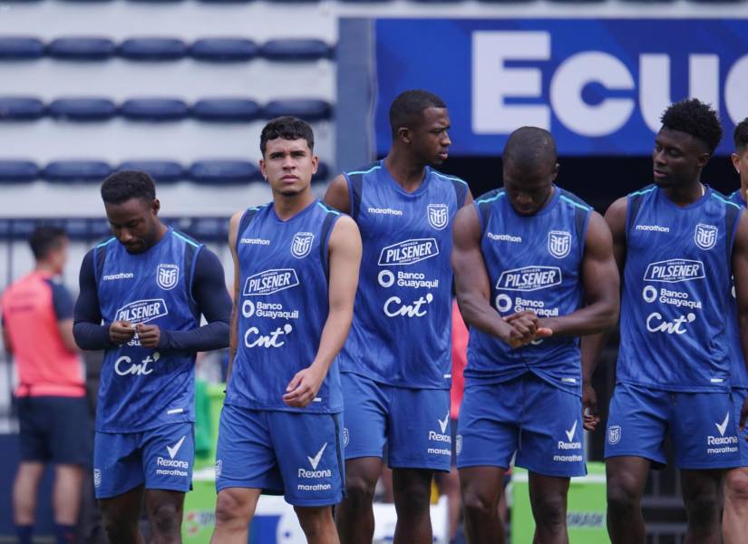 Ecuador entrenó sin 11 convocados en el estadio George Capwell.