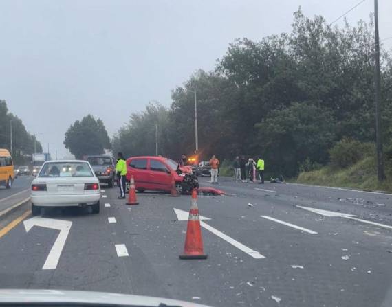 Siniestro de tránsito en la avenida Simón Bolívar, sector El Troje.