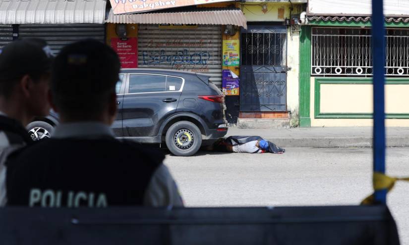 Este miércoles 5 de julio, en la ciudadela Primavera 2, un hombre fue asesinado cuando bajó a comprar un jugo. Estaba junto a su esposa.