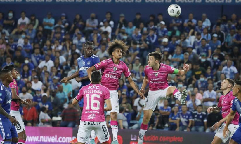 Hinchas agreden a jugadores de Independiente del Valle tras derrota de  Emelec