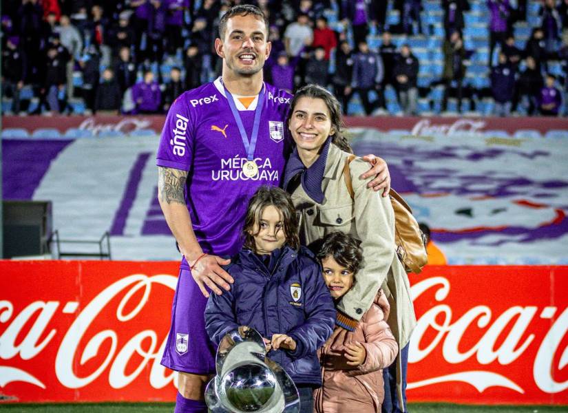 Rivero y su familia celebrando el título de la Copa uruguaya.