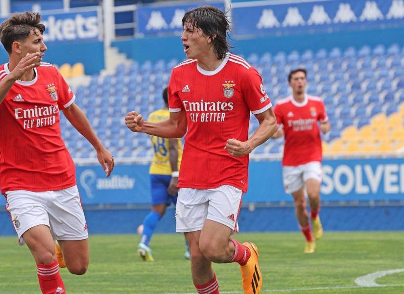 Zambrano celebrando un gol en el Benfica.