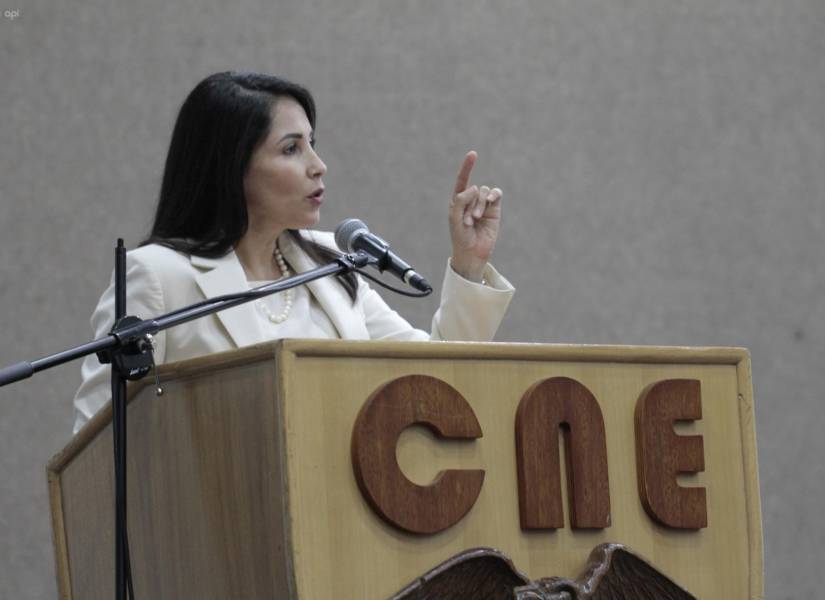 Luisa González durante la inscripción simbólica de su candidatura.