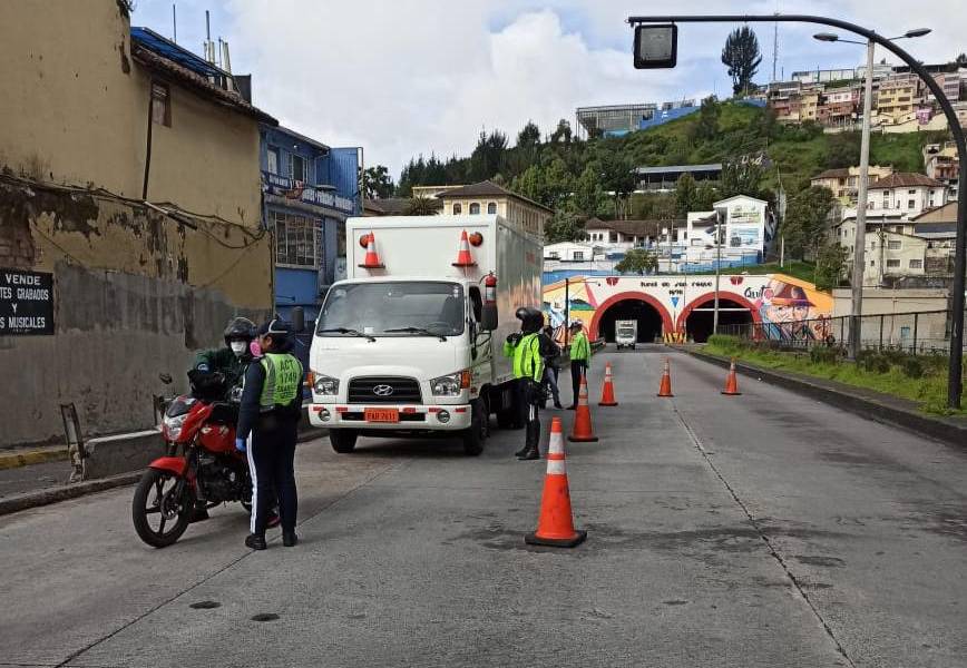 251 conductores citados en Quito por incumplir restricción vehicular