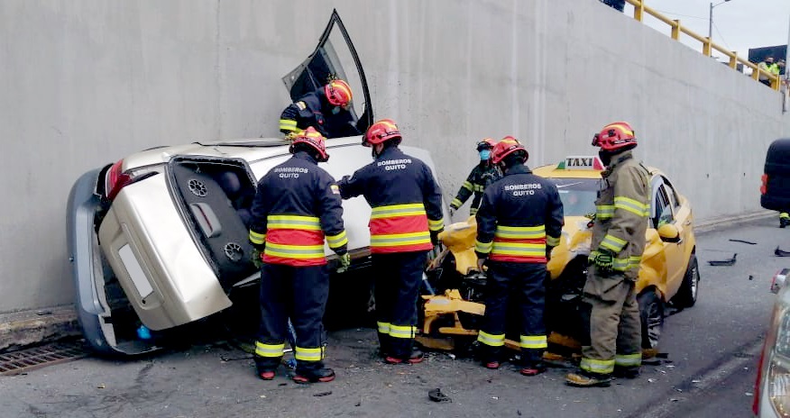 Un muerto y cinco heridos deja accidente de tránsito en Quito