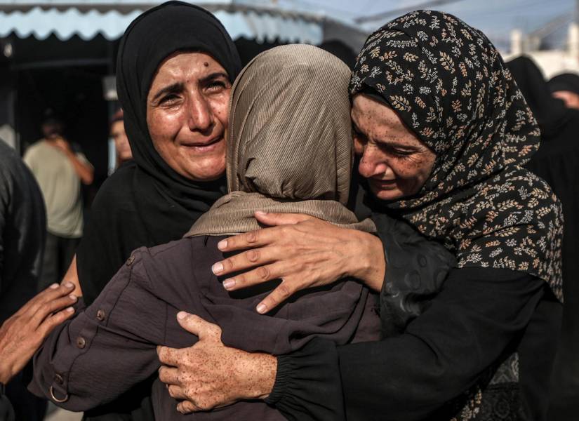 Funeral de palestinos muertos por un ataque israelí en el centro de Gaza el 6 de octubre de 2024.