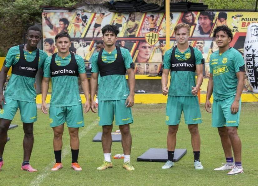 Imagen de cinco juveniles de la temporada 2022 trabajando en BSC. Ninguno se pudo imponer dos años después.