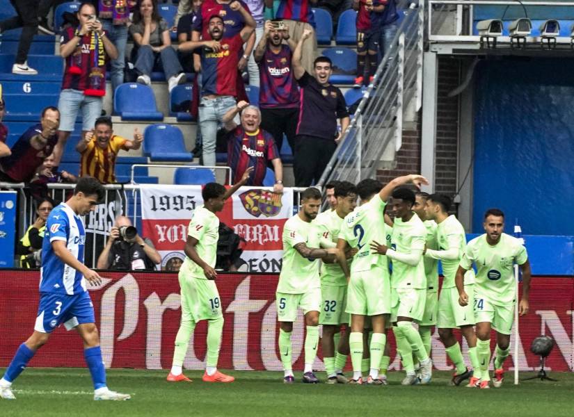 Los jugadores del FC Barcelona celebran la victoria.