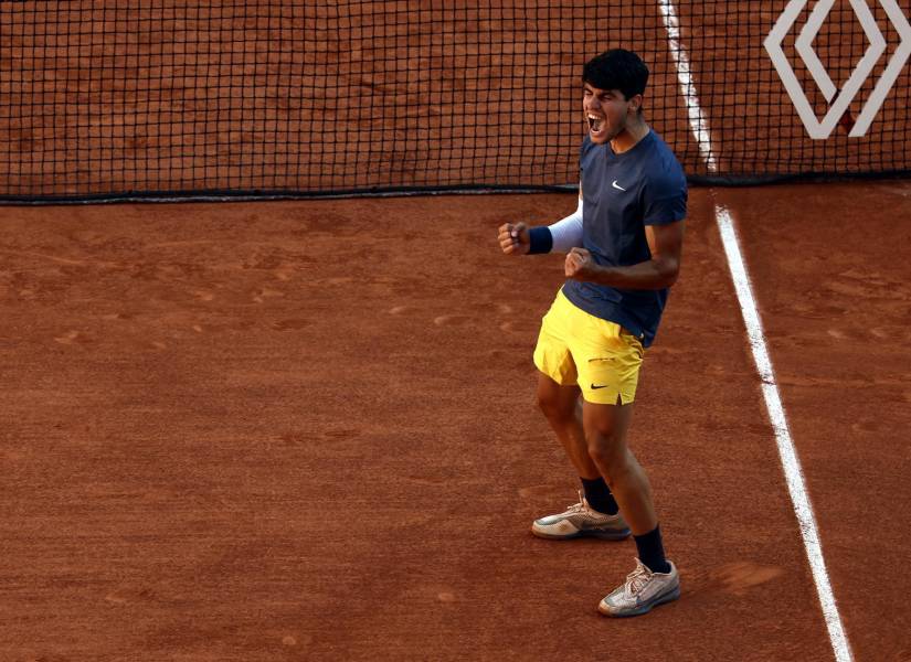 Carlos Alcaraz alcanzó su primera final de Roland Garros, tras vencer a Jannik Sinner.