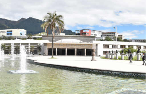 Fachada del Teatro Universitario de la UCE.