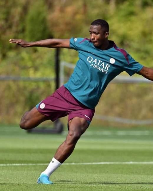 William Pacho, defensor del PSG.