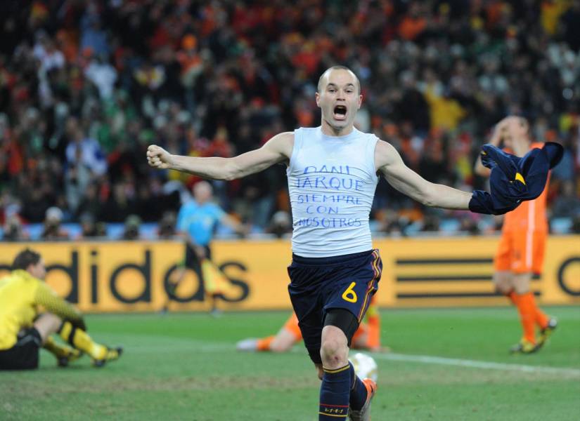 Andrés Iniesta en una imagen de archivo, el 10 de julio de 2010, cuando anóto ante Países Bajos el gol que le dio a España el título de campeón de la Copa del Mundo.