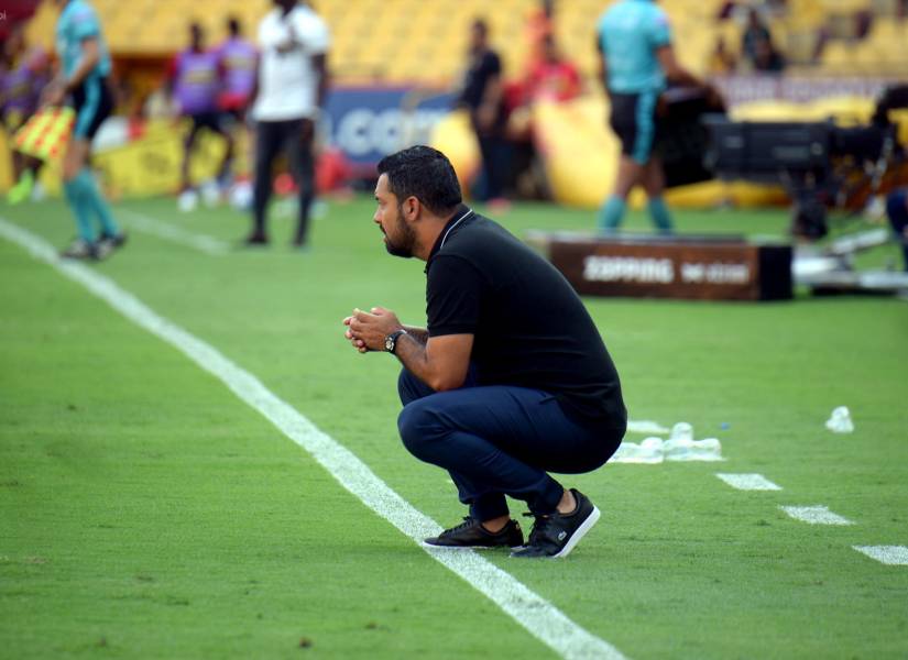 Javier Carvajal dirigió ocho partidos en el Delfín SC.