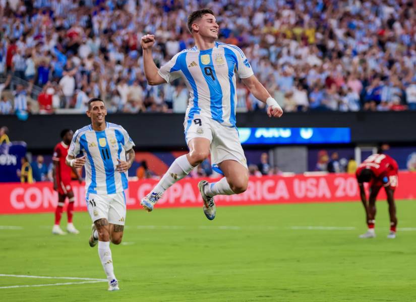 Julián Álvarez celebra su gol con la selección de Argentina ante Canadá por las semifinales de la Copa América