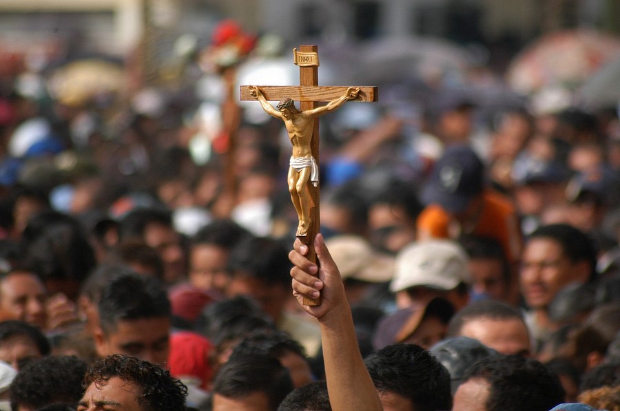 Miles de fieles se alistan para la procesión del Cristo del Consuelo en Guayaquil