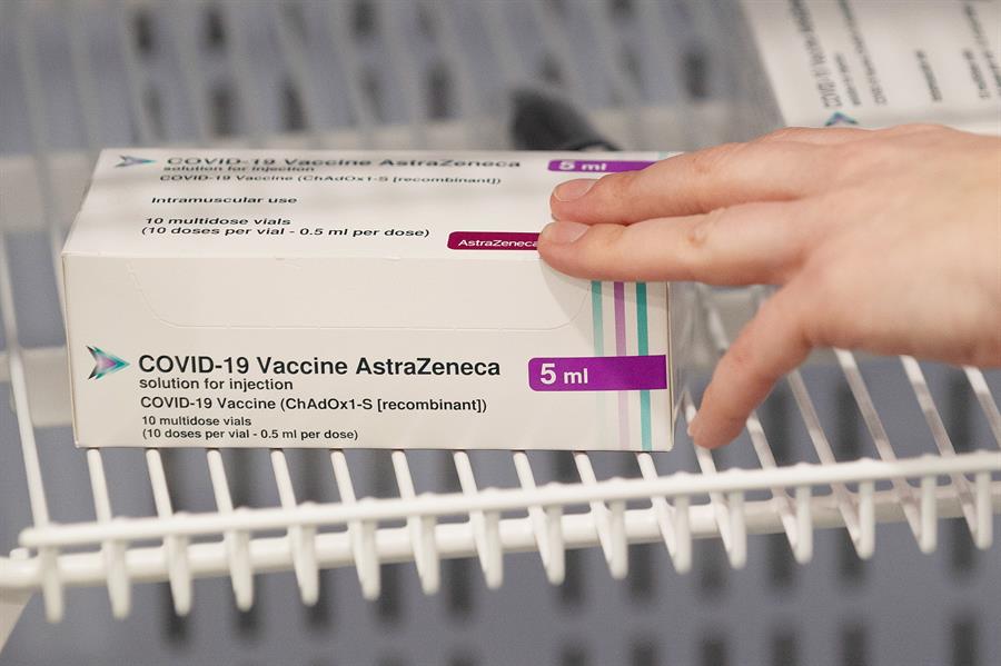 OMS avala vacuna de AstraZeneca para mayores de 65 años