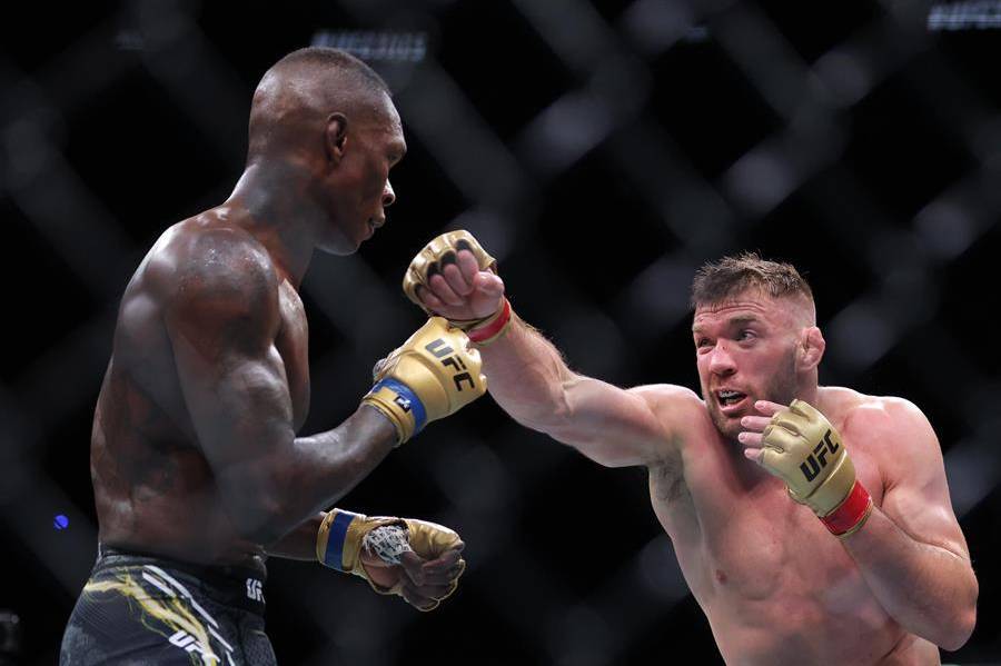 UFC 305: Du Plessis finaliza a Adesanya y se lleva el título de peso mediano