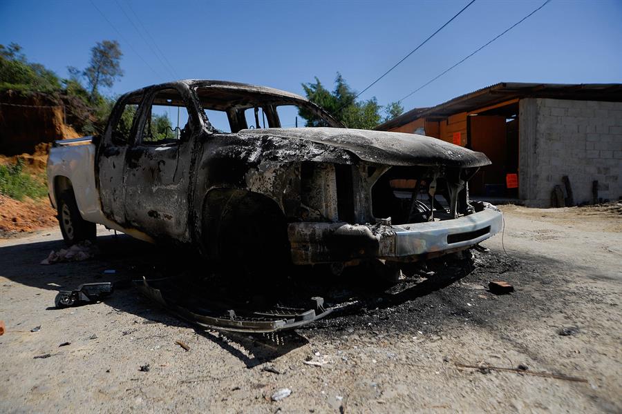 México: indígenas queman carros en protesta