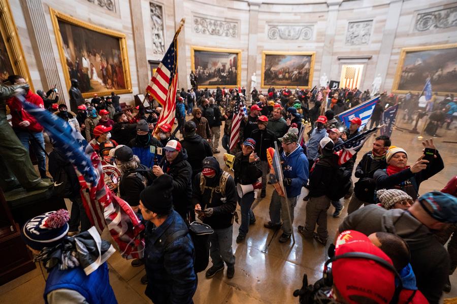 Una líder de la toma al Capitolio declara que obedecía instrucciones de Trump