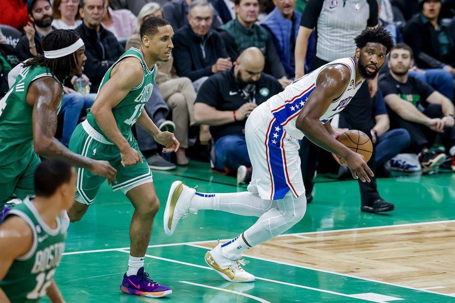 NBA: Los Celtics vencen sin problemas a Los Sixers e igualan la serie