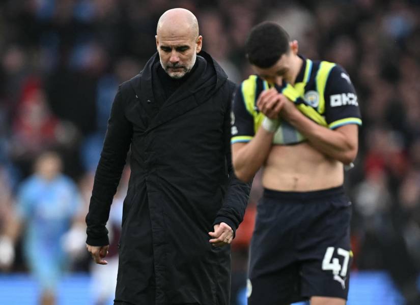 Pep Guardiola lamentando una nueva derrota.