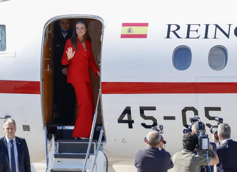 La princesa de Asturias, Leonor de Borbón, durante su ceremonia de despedida oficial con honores en el Aeropuerto Internacional Adolfo Suárez Madrid.