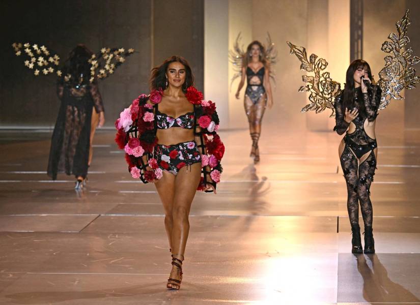 Dutch model Jill Kortleve (L) walks the runway as Thai singer Lisa (R) performs during Victoria's Secret Fashion Show at Duggal Greenhouse at the Brooklyn Navy Yard in Brooklyn, New York on October 15, 2024. ANGELA WEISS / AFP