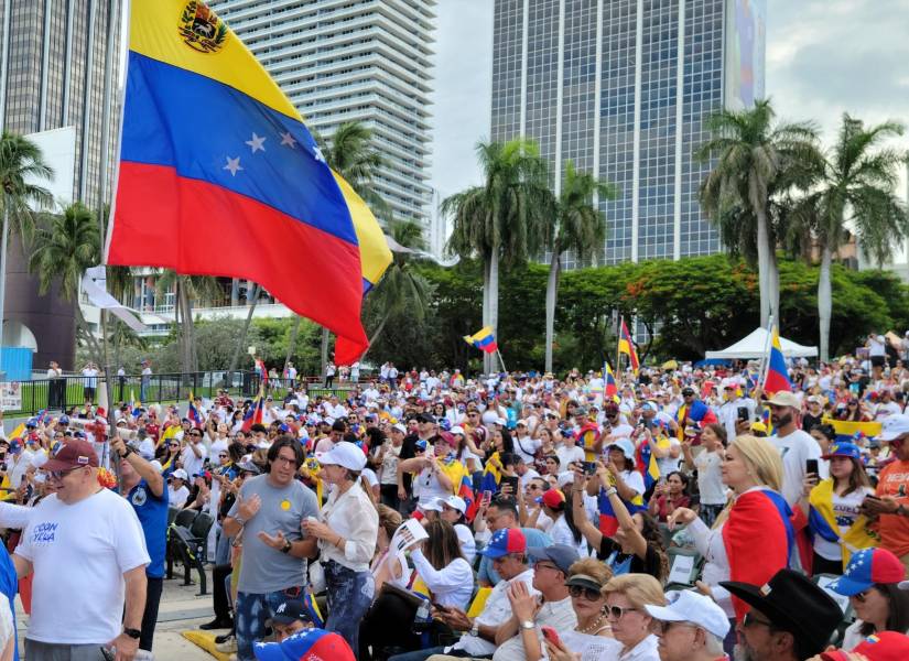 Miles de venezolanos protestaron este sábado en diferentes ciudades del mundo por el fraude que consideran ocurrió en las elecciones presidenciales del pasado 28 de julio . EFE/Latif Kassidi