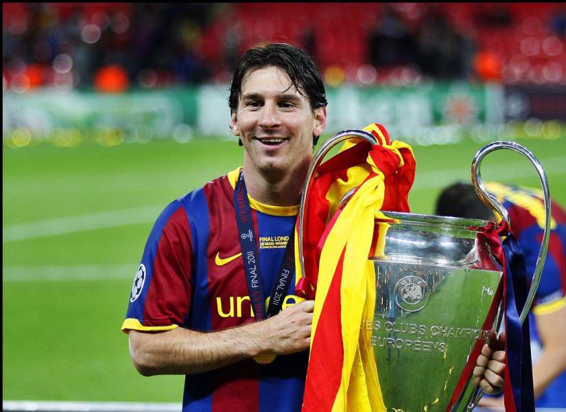 Messi y el trofeo de la Champions ganada en el 2011 con el FC Barcelona.
