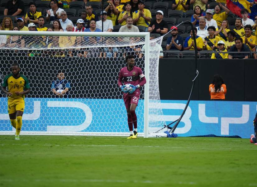 La selección de Ecuador dependerá de Alexander Domínguez si llegan a la tana de penales.
