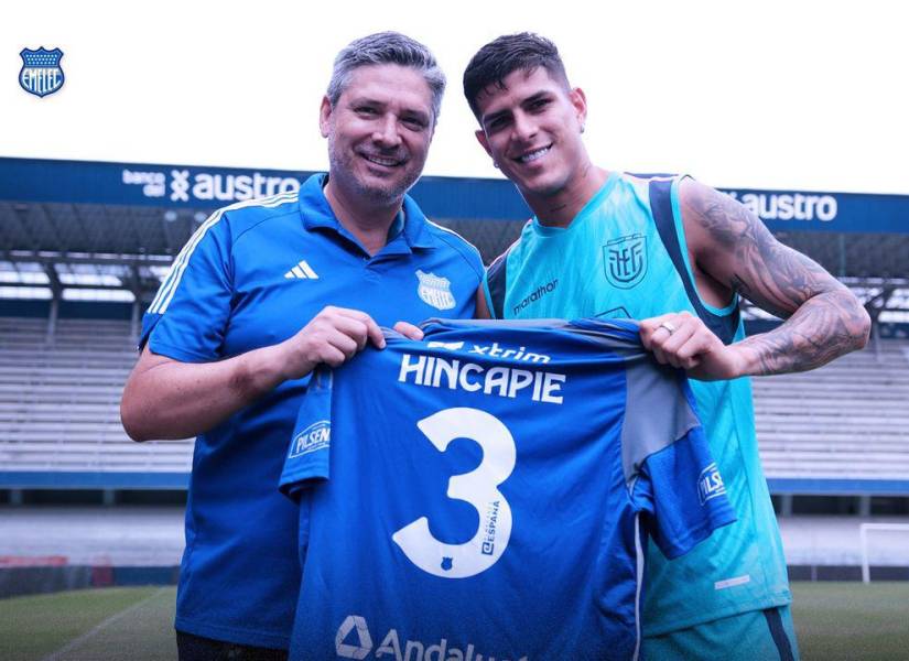 Piero Hincapié recibió una camiseta de Emelec