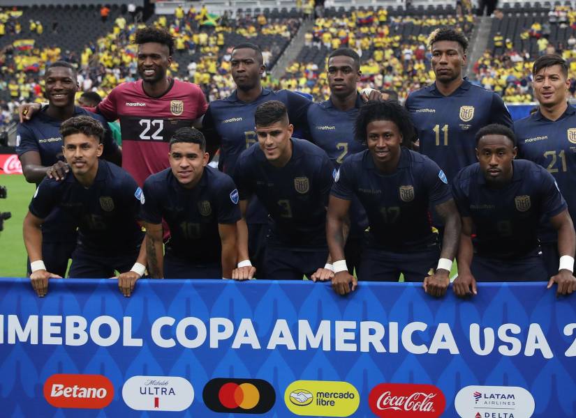 Jugadores de la selección de Ecuador previo a su partido ante Jamaica por la Copa América